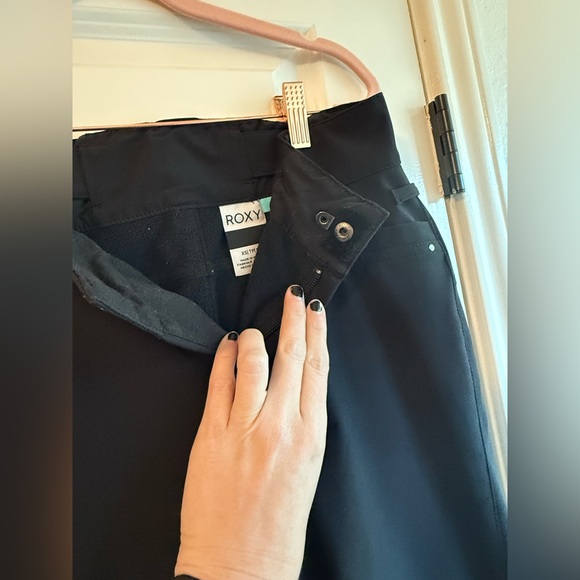 Black Snow/Ski pants, ROXY brand, small, pocket zippers, leg zippers, like new - Picture 4 of 6